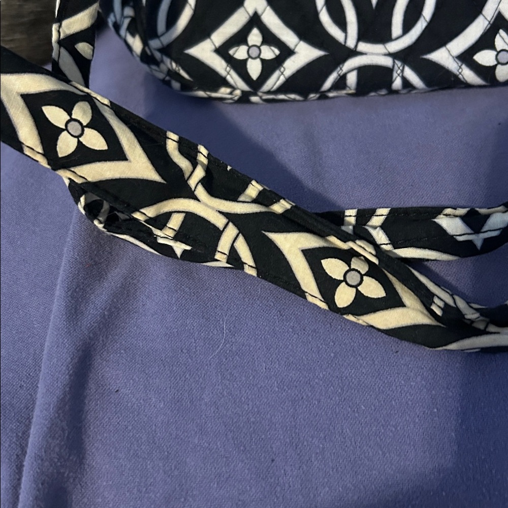 VERA BRADLEY “Concerto” quilted cotton Hobo. Black/white - Picture 8 of 9